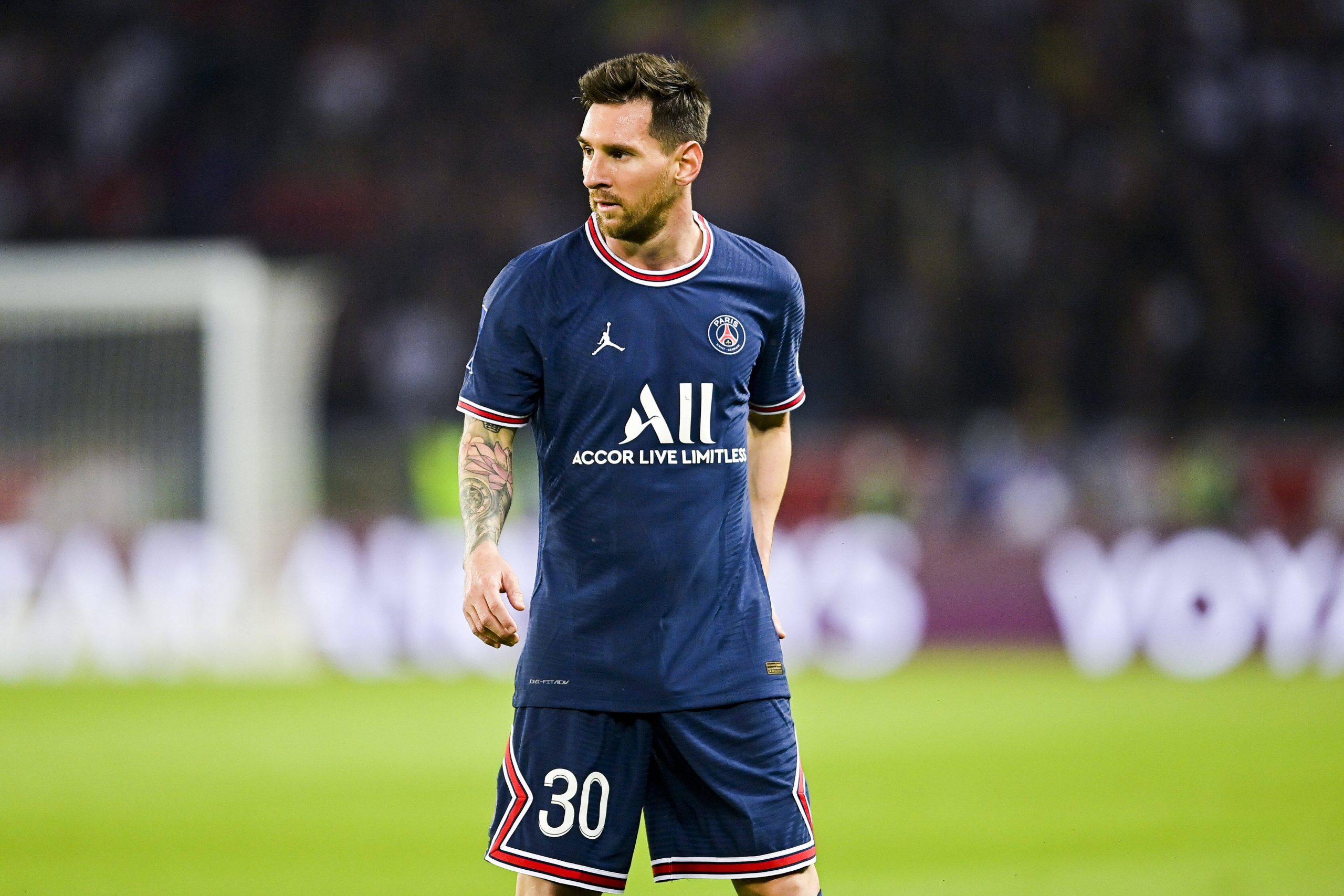 Lionel Messi bỏ lỡ trận kế tiếp của PSG vì dính chấn thương đầu gối