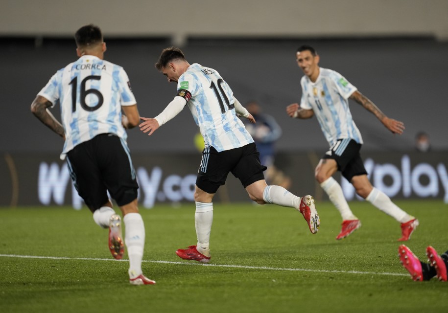 HLV Lionel Scaloni tung ra đội hình 4-4-2 cho đội tuyển Argentina