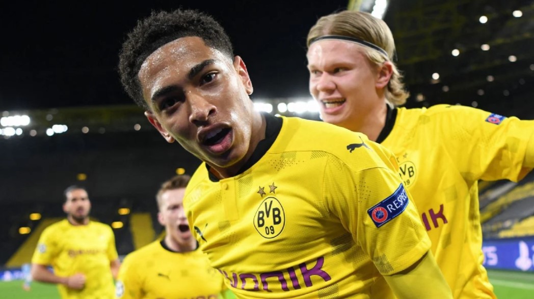 CĐV Leverkusen tức giận trước màng đáp trả của tài năng trẻ Dortmund