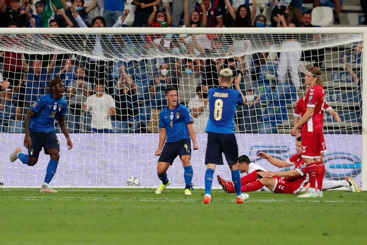 Italia thể hiện đẳng cấp vượt trội hơn hẳn so với đối thủ "tí hon"