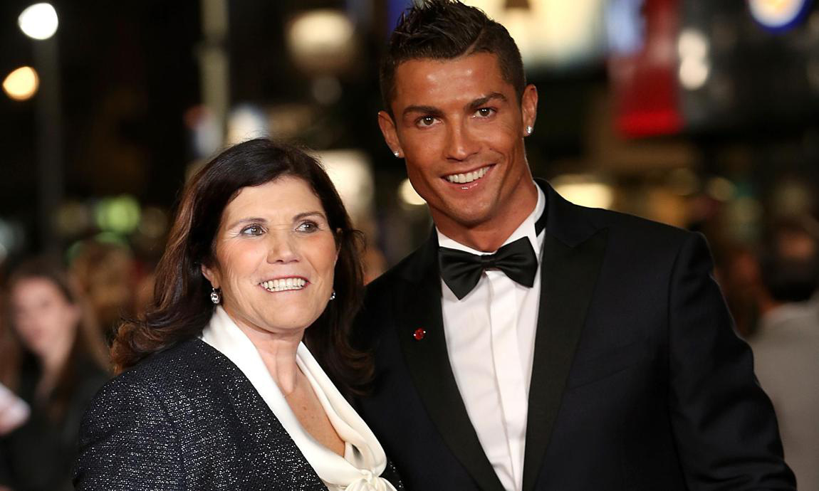 Mẹ ruột Ronaldo không muốn con mình giải nghệ ở Manchester United