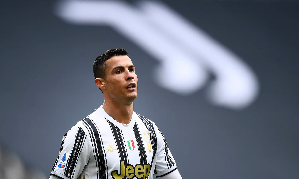 Chị gái Ronaldo mỉa mai Juventus