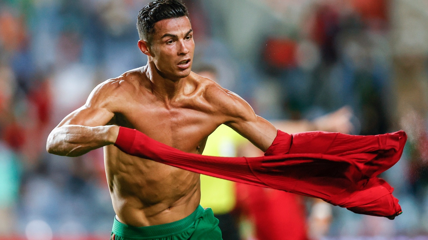 Cristiano Ronaldo bị treo giò tại vòng loại World Cup 2022