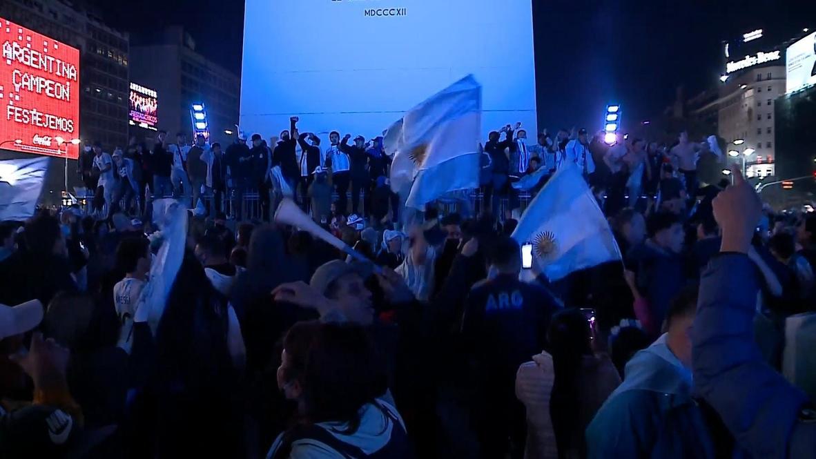 Người hâm mộ ăn mừng Argentina vô địch