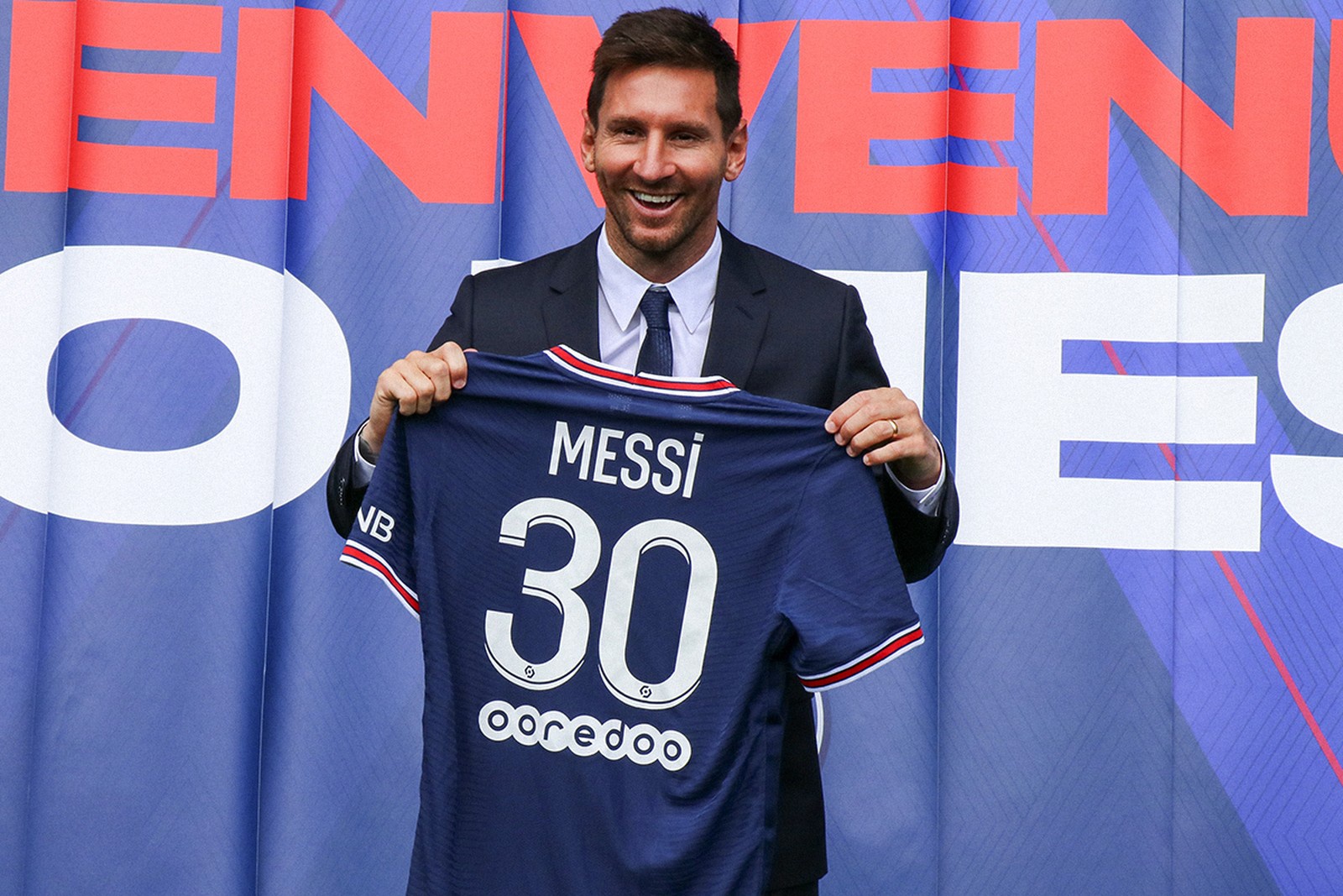 Messi từ chối áo số 10 và quyết định chọn áo số 30