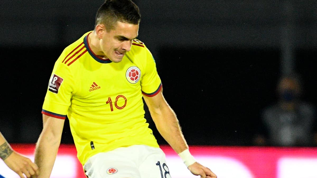 Santos Borre bỏ lỡ bàn thắng khó tin trong trận Colombia - Chile